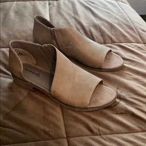 Gray open toe flats